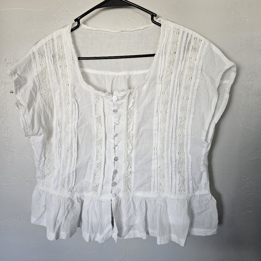 White Lace Trim Peplum Button Front Womens Small Top Short Sleeve Girly Coquette - Picture 1 of 4